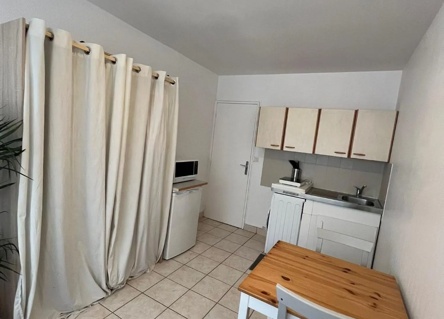 Studio Equipe Paris 20E France