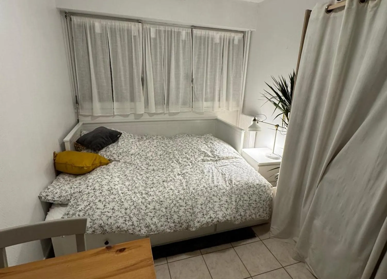 Studio Equipe Paris 20E 0*,  France